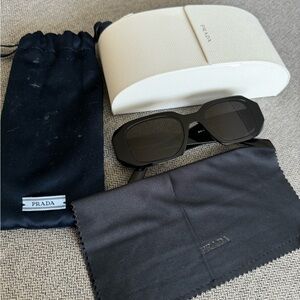 Prada Sunglasses SPR17W